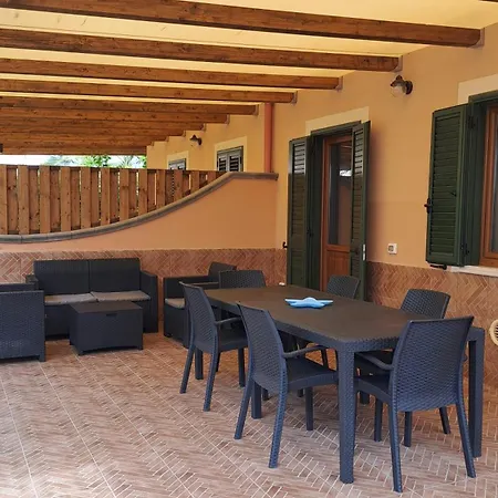 בית נופש Villaggio Afrodite *